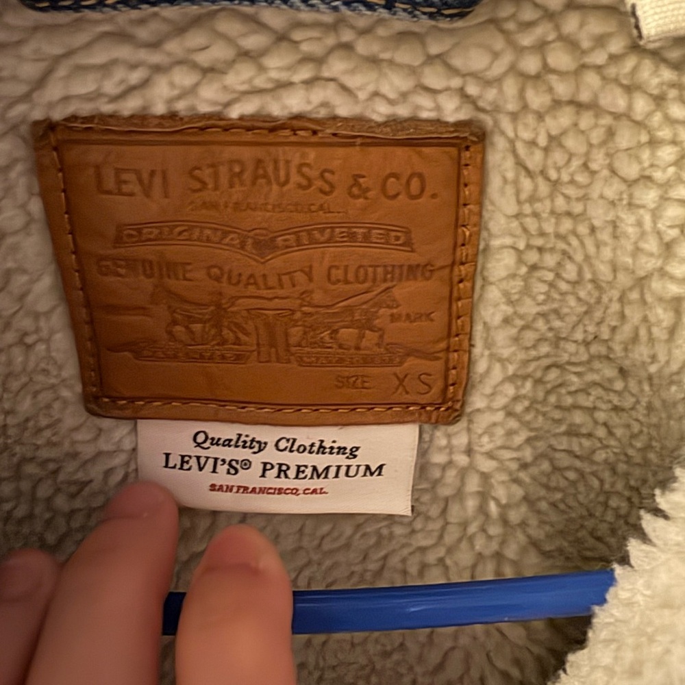 Levi's Cream Sherpa Lined Jacket - Picture 2 of 6